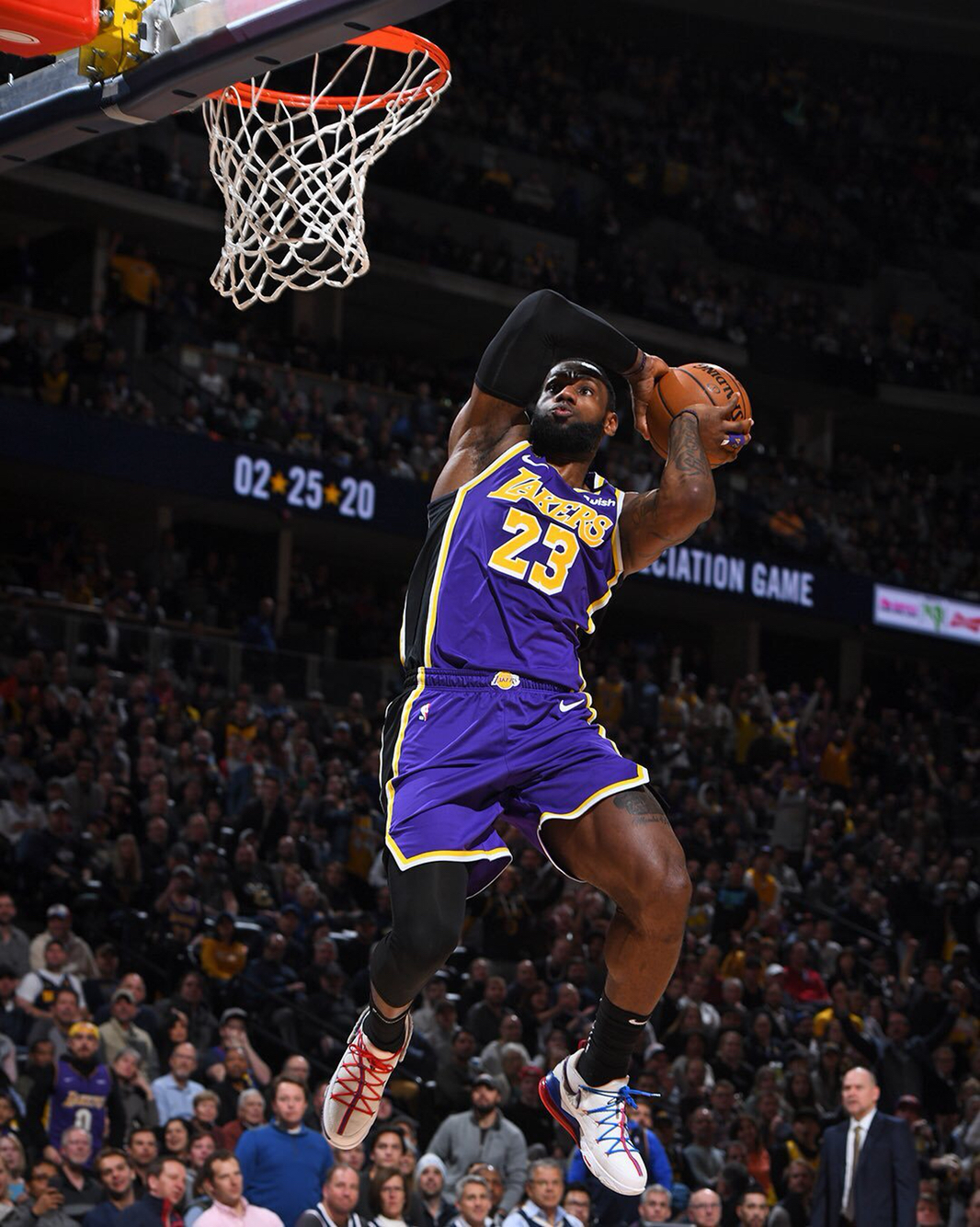 仍需要一名 仍需要一名