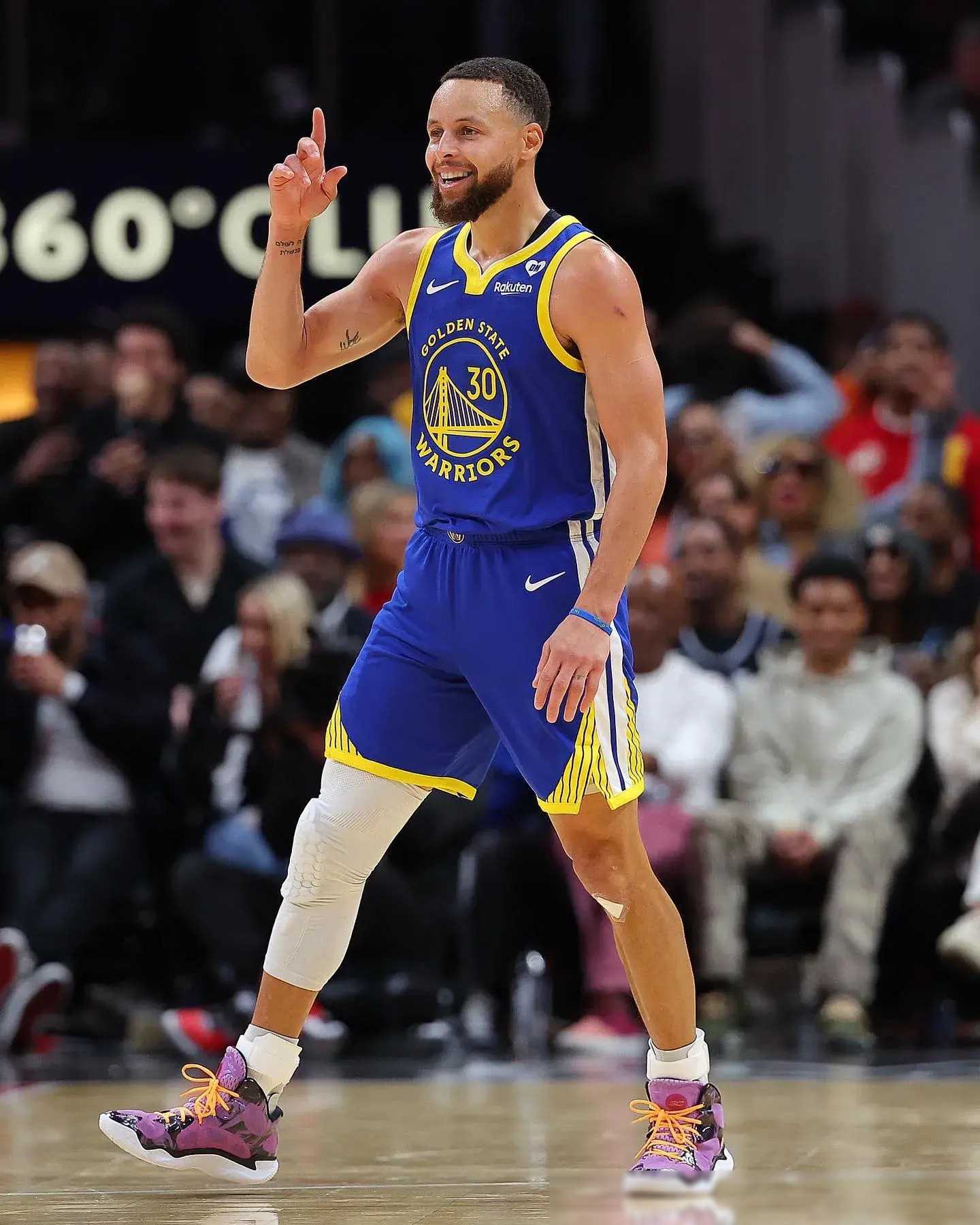 年轻球员容 年轻球员容